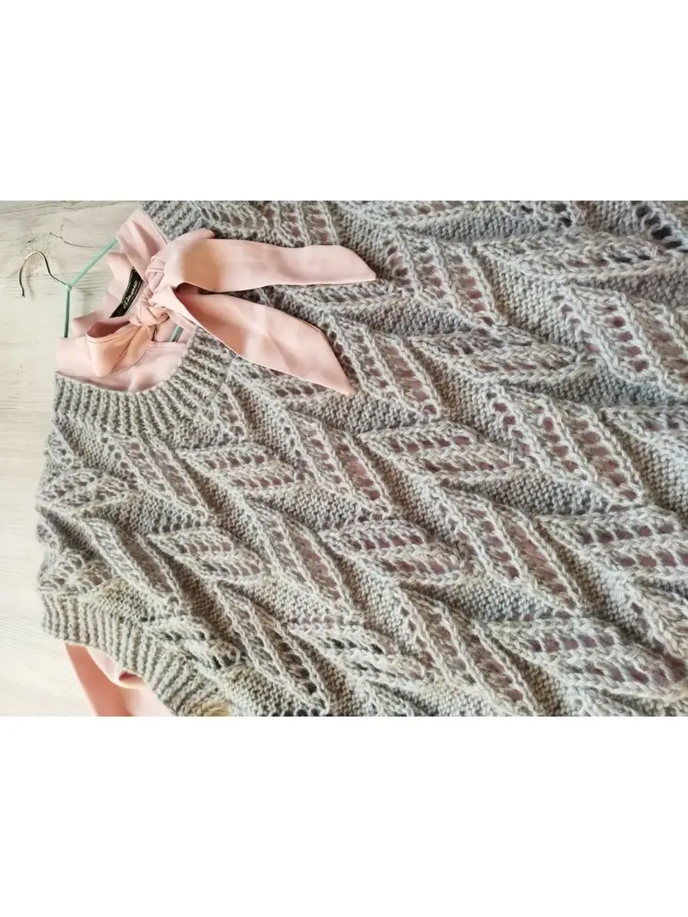 Жилет вязаный ажурный