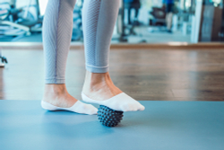 Мяч массажный 9 см серый