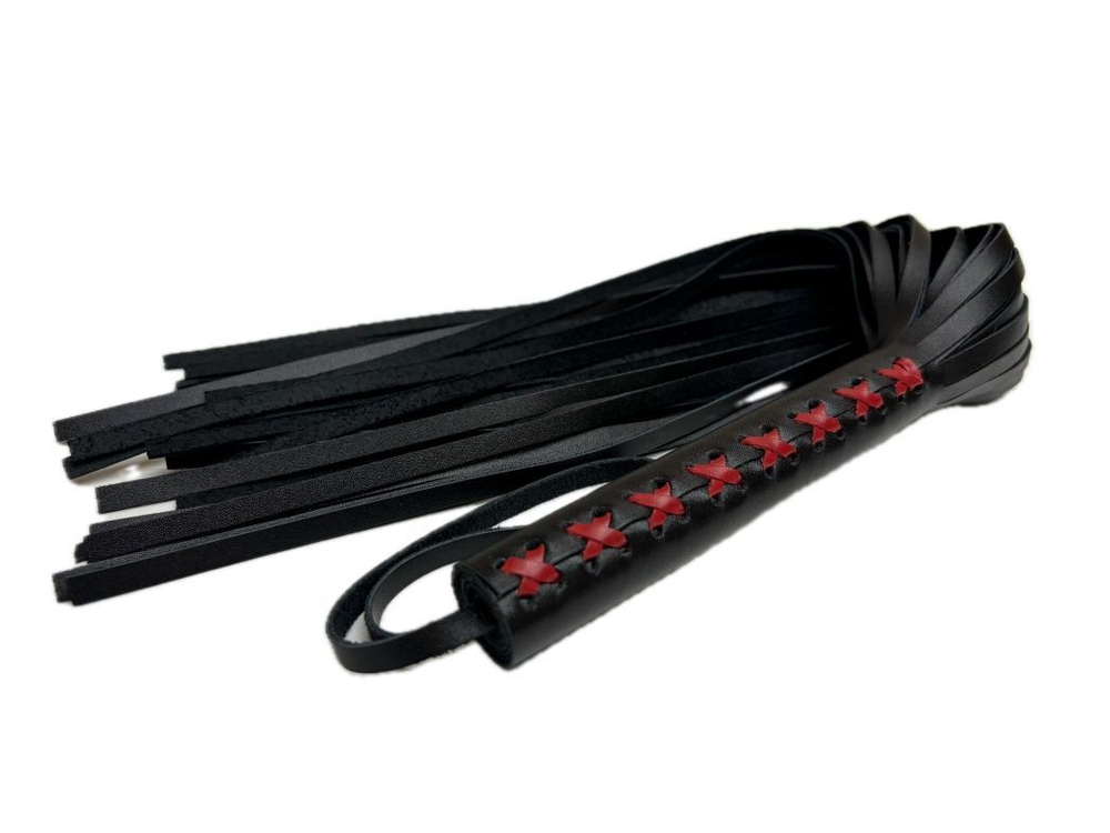 Кожаная плеть Sex Game с красным плетением на рукояти - 57 см. (Цвет: черный с красным)