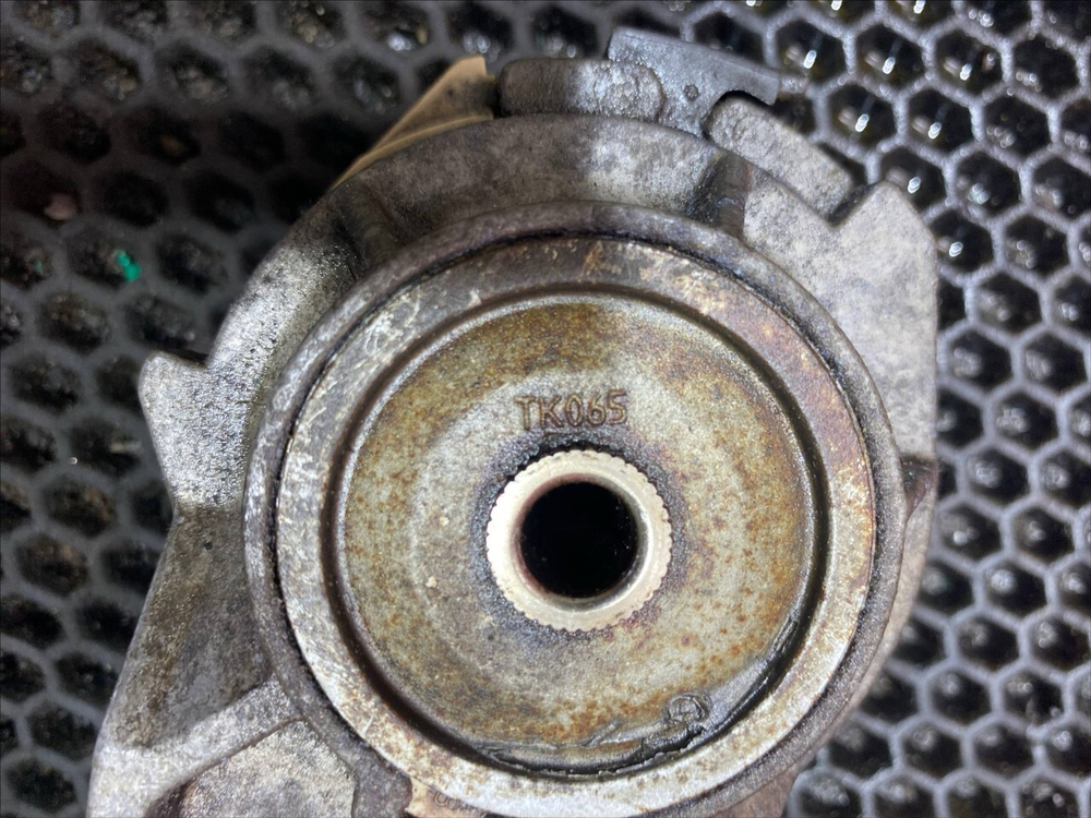 Ролик-натяжитель