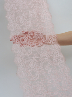 Кружево шантильи для белья цветочно-розовое неэластичное ширина 23 см купон 2.9 м