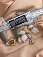 Пуговицы белые бархатные с жемчугом