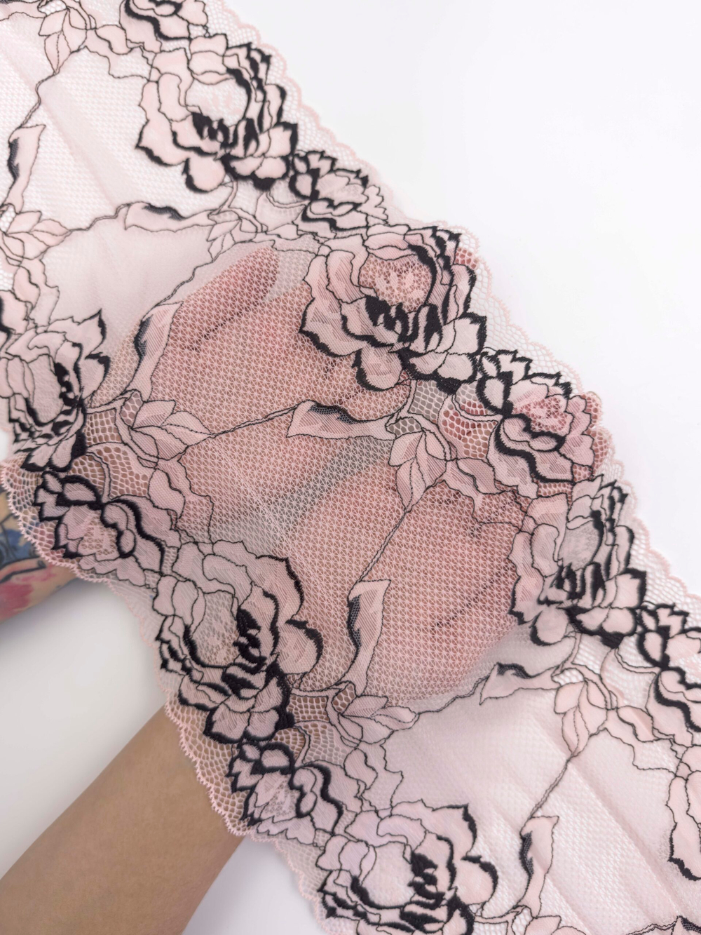 Эластичное кружево пудровое с черным ширина 22 см