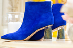 Женские замшевые синие ботильоны с авторским каблуком
