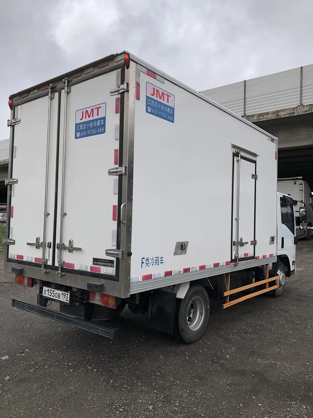 Isuzu ELF 4.5 Изотермический/рефрижератор ELF (Рефрижератор, дизельный, 2.5 л, 124 л.с. МТ)