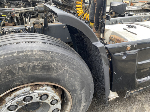 Крыло переднее левое задняя часть