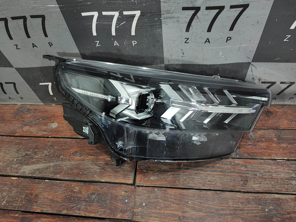 Фара правая LED FAW Bestune T99 19-нв Б/У Оригинал 3711030BQ02A