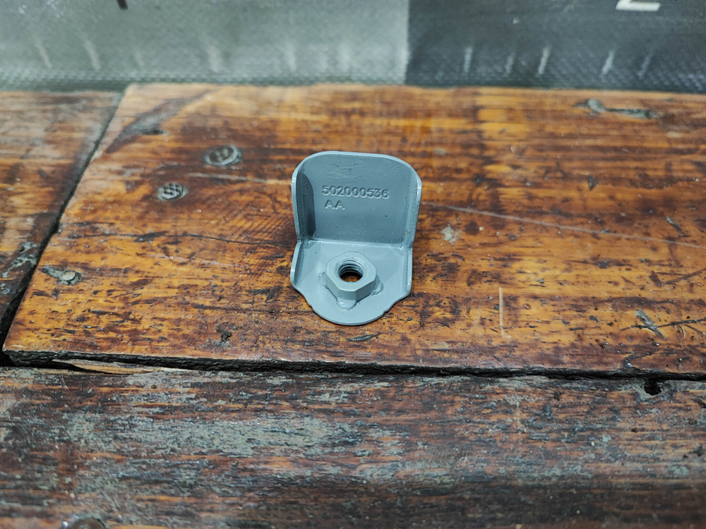 Кронштейн крыла верхний Chery Arrizо 8 22-нв Новый Оригинал 502000425AADYJ