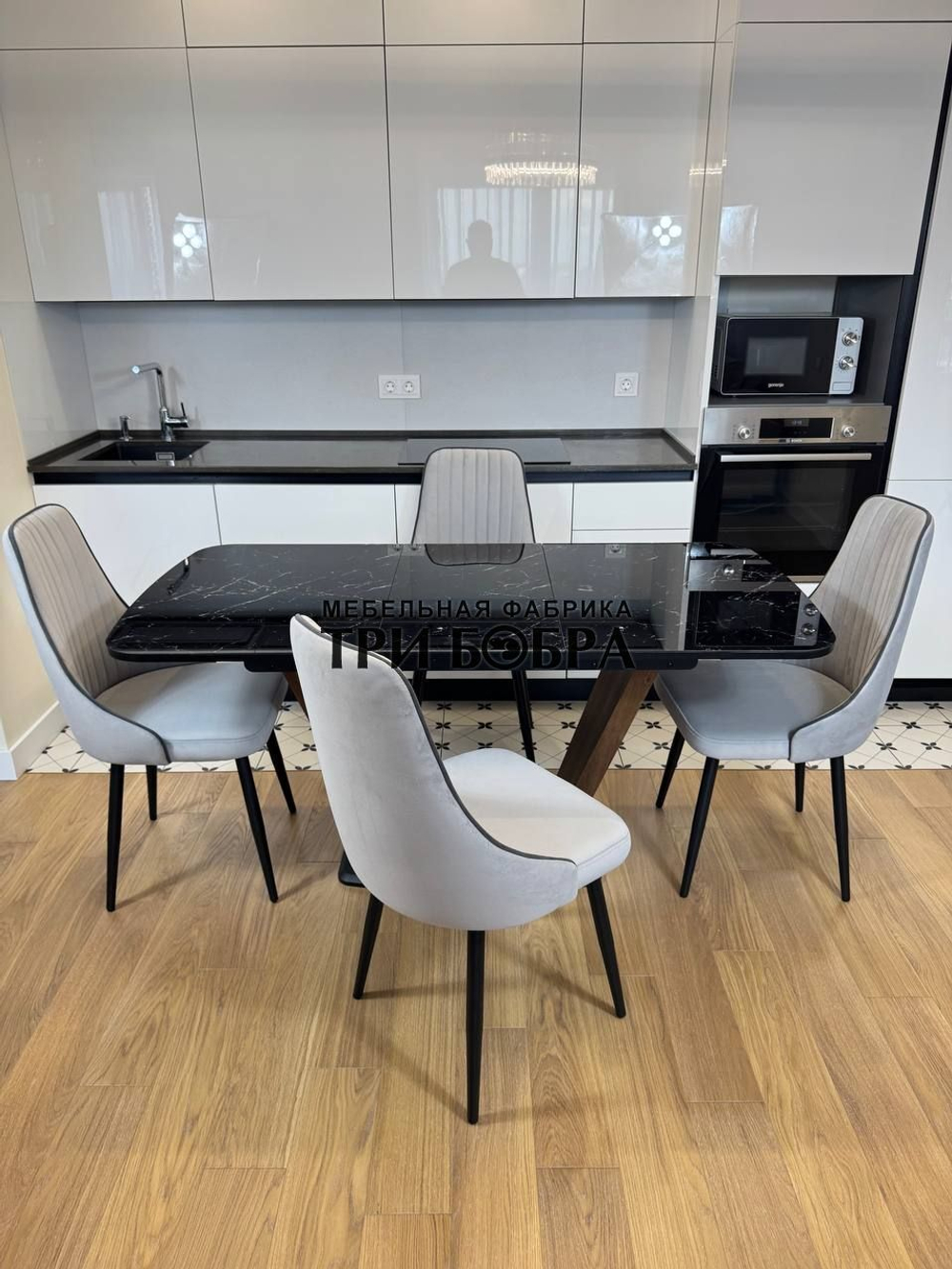 Кухонный раскладной стол "Прадо" черный мрамор и 4 стула Сорренто