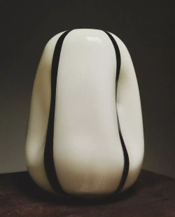 ZARA HOME ВАЗА ИЗ СТЕКЛА С УЗОРОМ В ПОЛОСКУ АСИММЕТРИЧНОЙ ФОРМЫ, БЕЛЫЙ