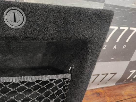 Карман обшивка багажника левая Geely Tugella 19-24 Б/У Оригинал 6064053100