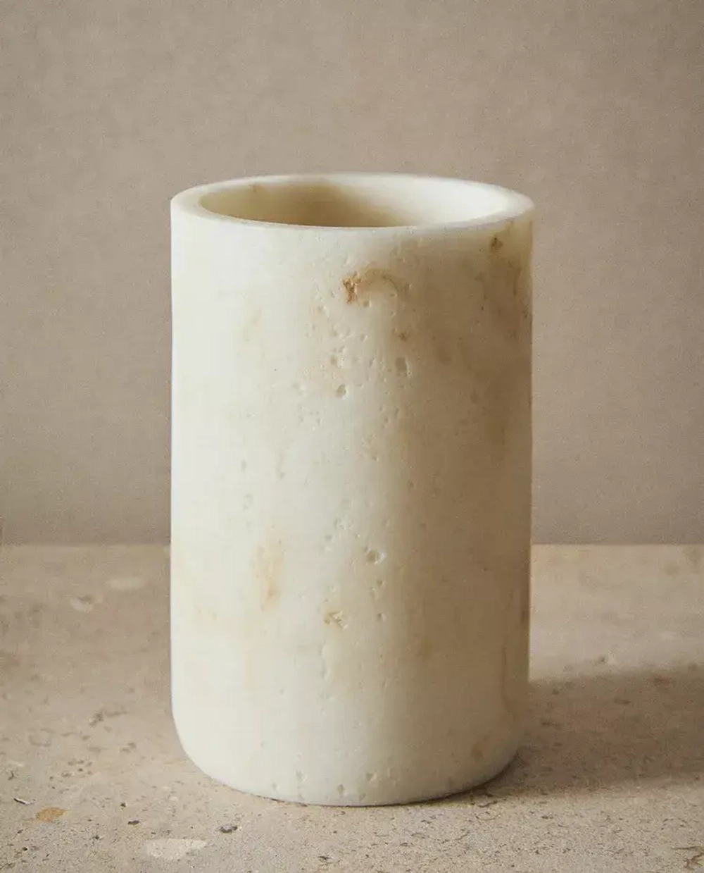 ZARA HOME СТАКАН ДЛЯ ЗУБНЫХ ЩЕТОК С МРАМОРНЫМ УЗОРОМ, ЭКРЮ