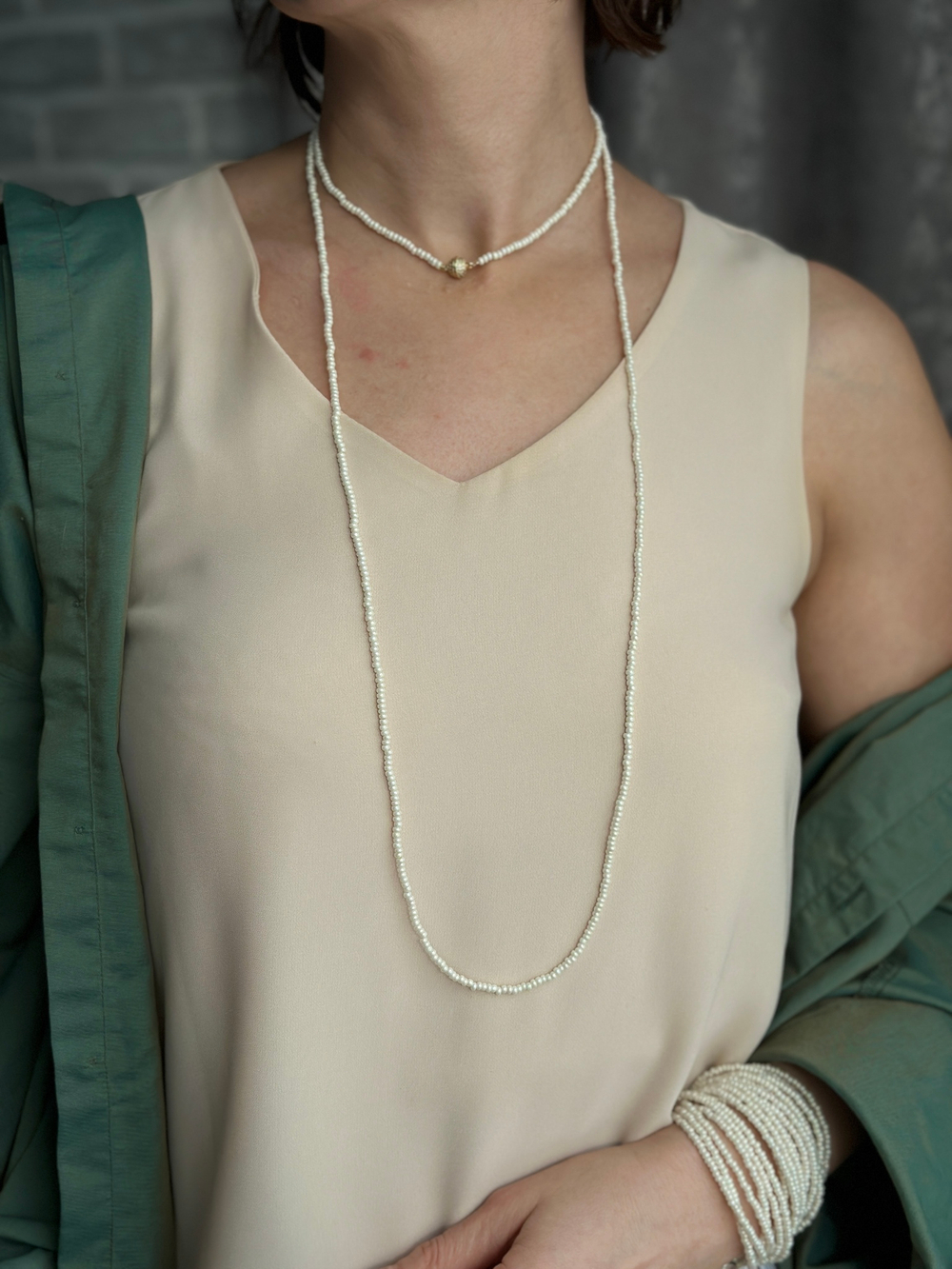 Нить-трансформер на магните из микрожемчуга Майорка в молочном оттенке