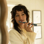 SURI Электрическая зубная щетка Electric Toothbrush with UV Light Cleaning and Charging Case - Morning Waves