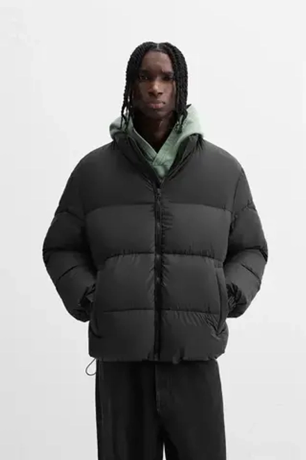 ZARA СТЕГАНАЯ КУРТКА В СТИЛЕ КОЛОР-БЛОК, ЧЕРНЫЙ
