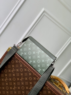 Louis Vuitton Alpha Wearable Wallet