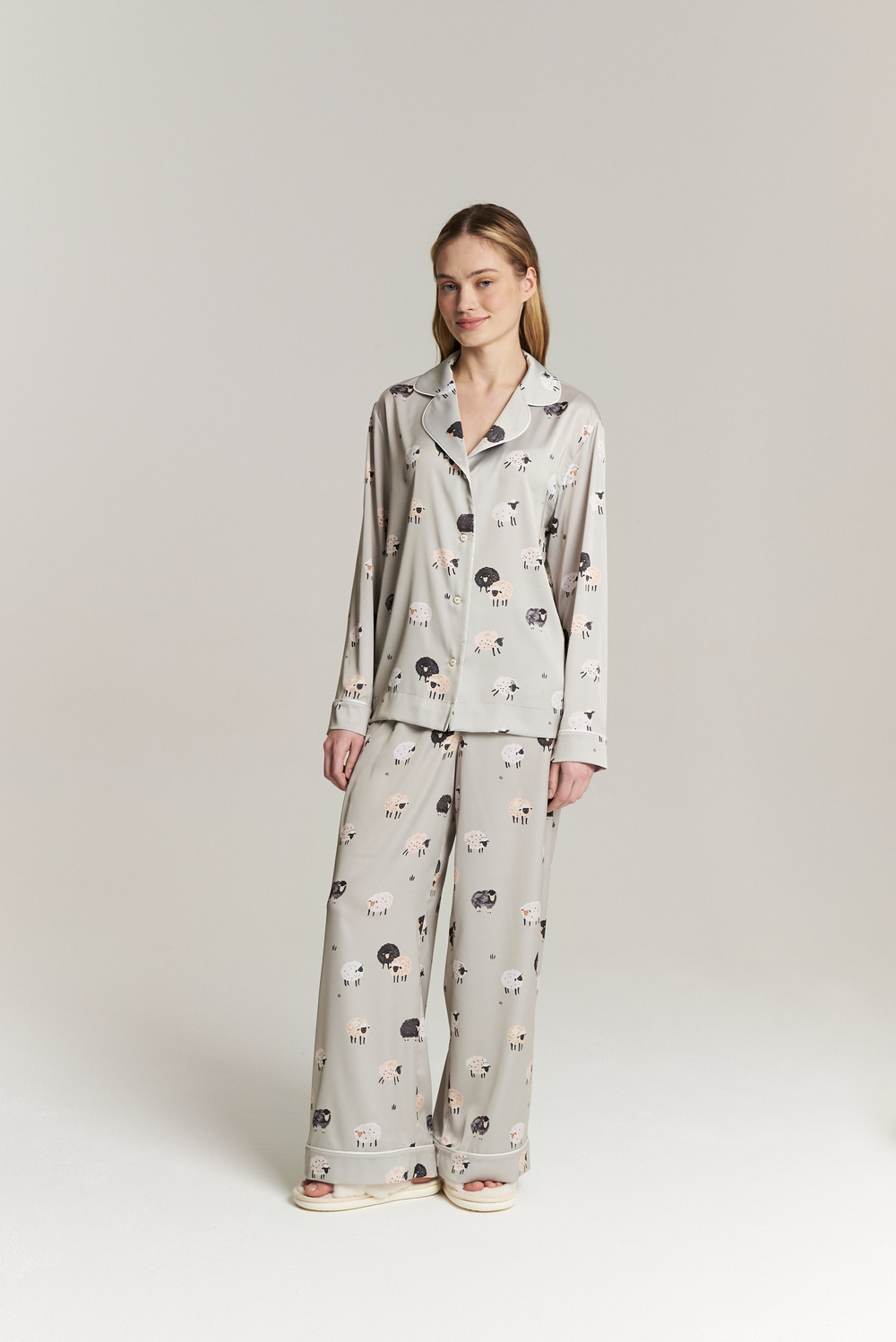 Шелковая пижама с овечками - M размер