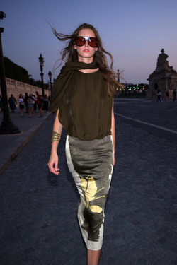 ZARA ЮБКА МИДИ С ПРИНТОМ И ЖАТЫМ ЭФФЕКТОМ, ЗЕЛЕНЫЙ/ЭКРЮ