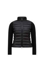 Жилет вязаный женский с утеплением и капюшоном от Moncler