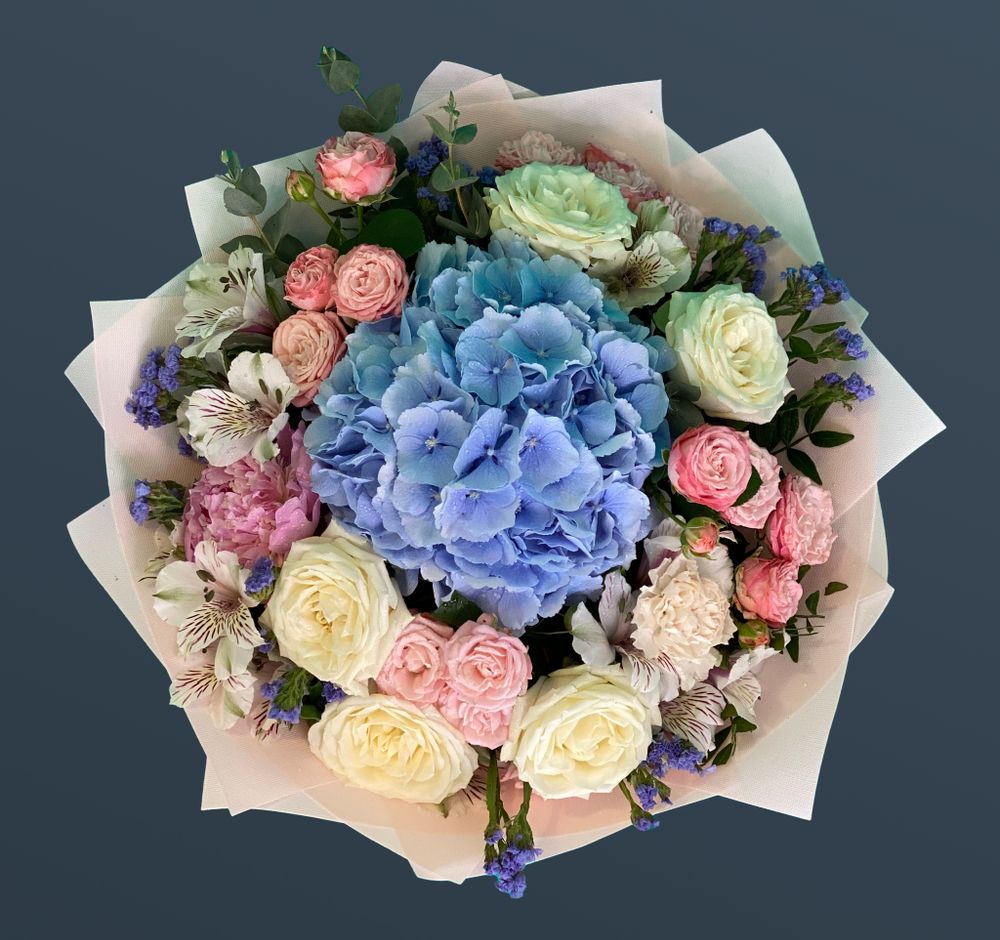 Букет с голубой Гортензией