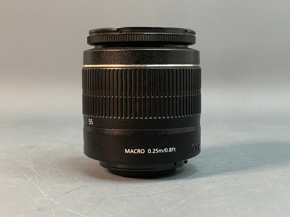 Canon 600D kit 18-55mm 3.5-5.6 III 6.400 кадров