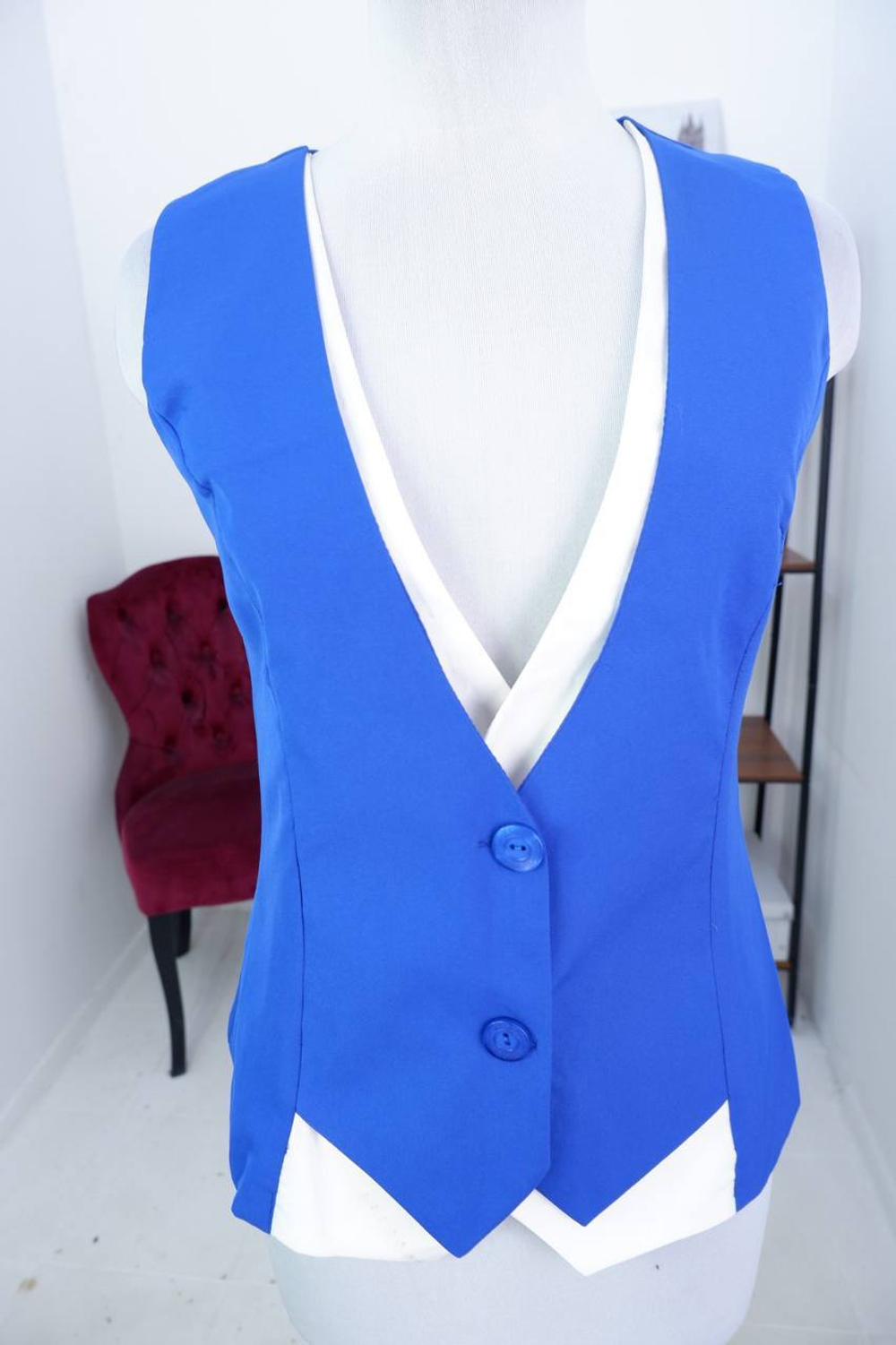 Жилет классический красивого оттенка, визуально на 46 размер, новый