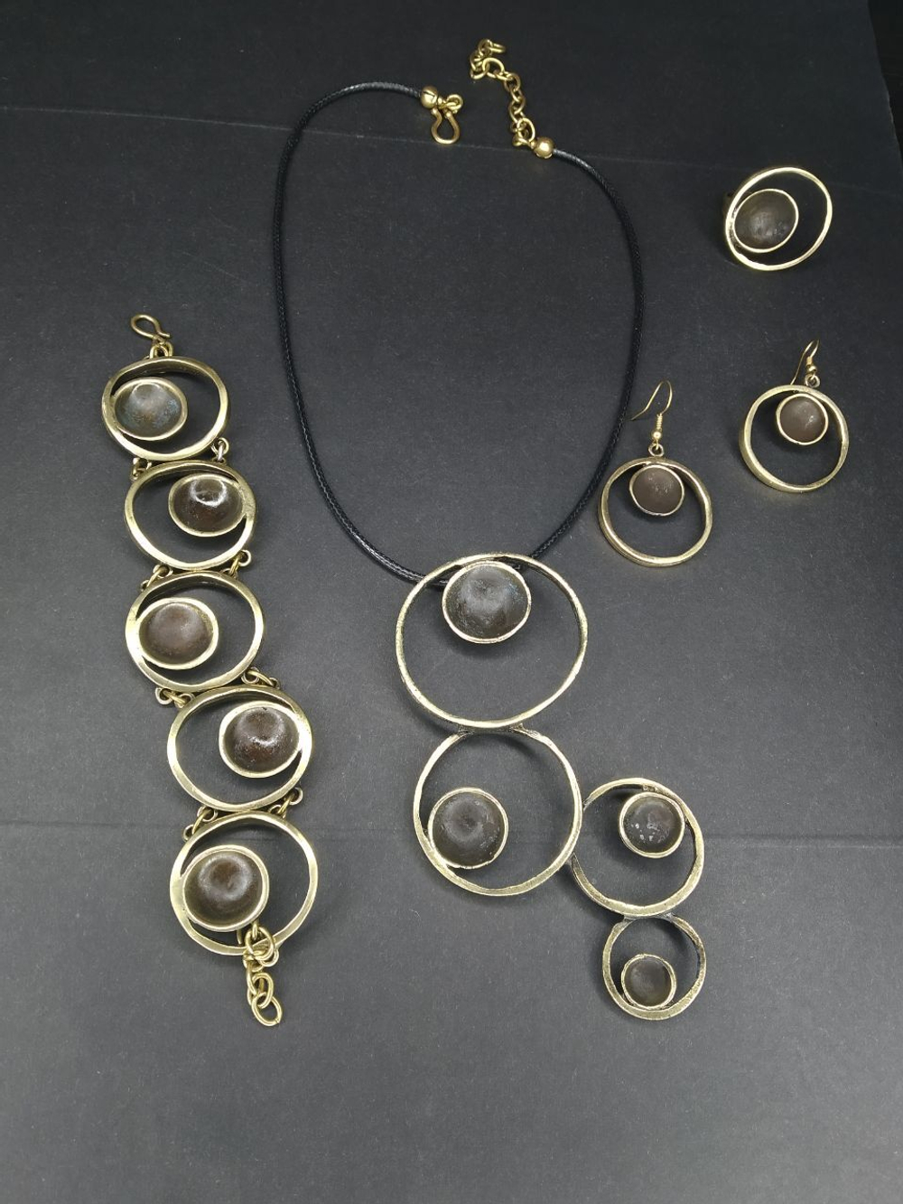 Колье впалые полусферы в кругах на текстильном шнурке, бронза