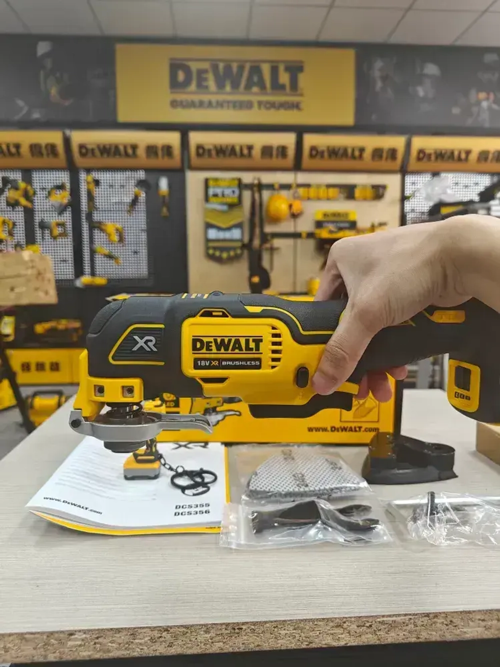 Аккумуляторный реноватор DEWALT DCS356, 18 В, 20000 кол/мин, без АКБ и ЗУ