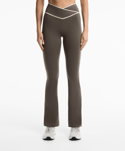 OYSHO Брюки-клеш Perfect-adapt с V-образным вырезом на талии, длиной до щиколотки 65 см, серо-коричневый