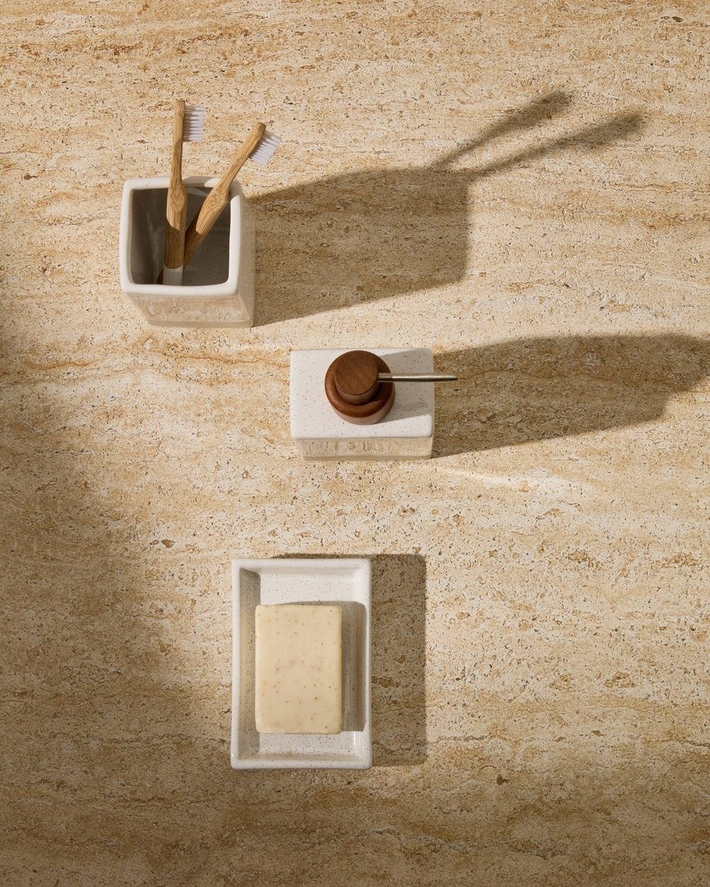 Стакан для зубной щетки Careli керамика бежевого цвета