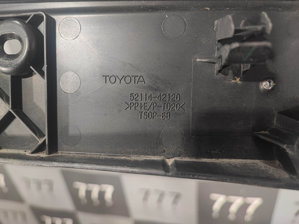 Площадка гос. номера Toyota RAV4 IV (XA40) 15-18 Б/У Оригинал 5211442120