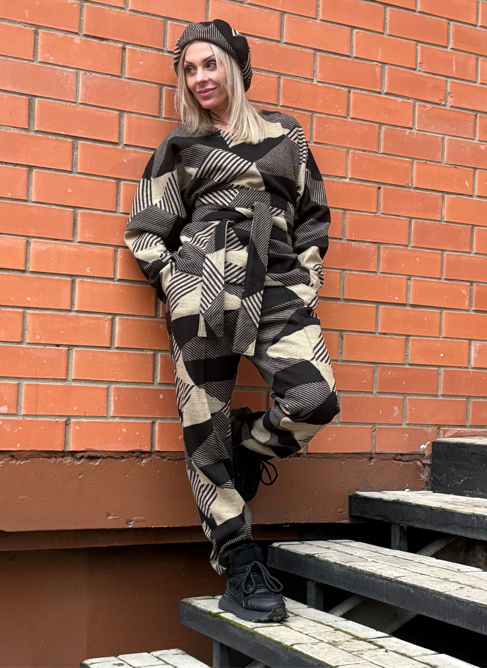 Брюки со стрелкой / бежевый