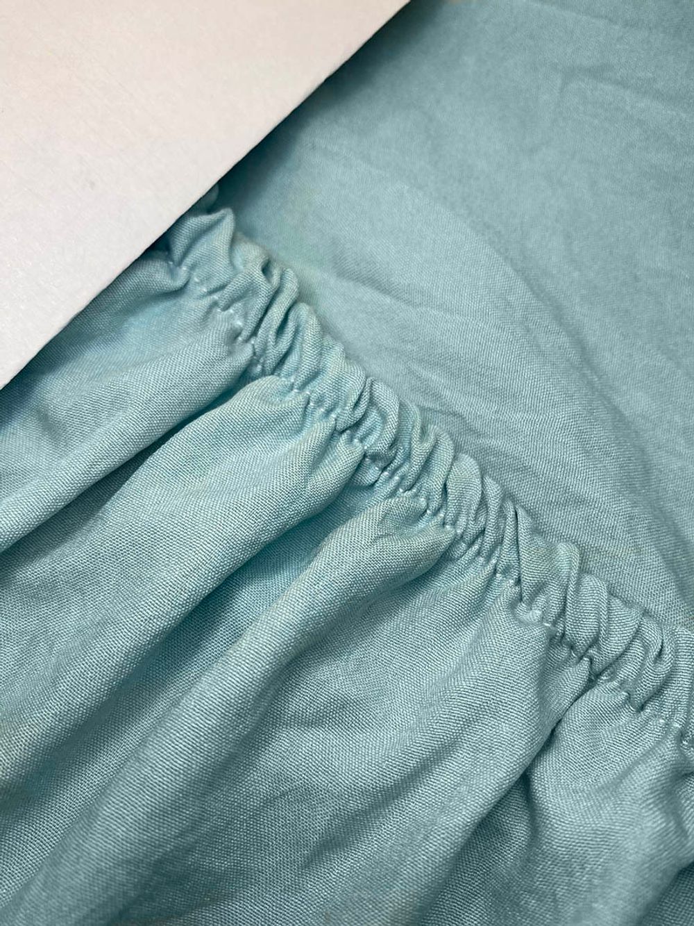 Простынь на резинке Simple House "Amour" 90x200 см, ткань полисатин (жатка)