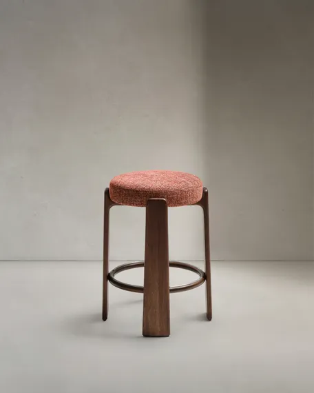 Granite Полубарный табурет из терракотового шенилла и массива ясеня в отделке орех 65 см