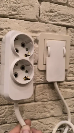 Удлинитель электрический 2 розетки 1,5 Метра с плоской потайной вилкой невидимкой (за шкаф)