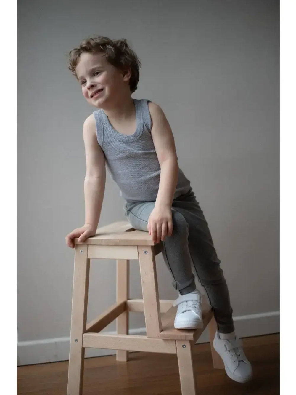 Серая майка детская для мальчика в сад