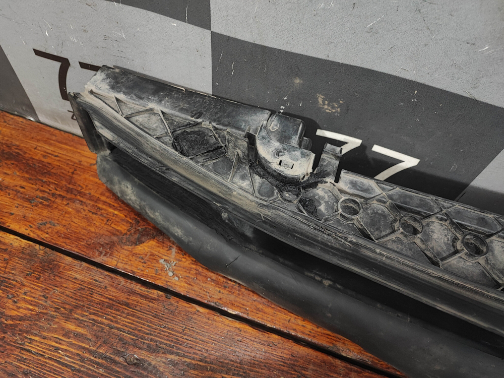 Воздуховод радиатора нижний BMW X5 (G05) 18-нв Б/У Оригинал 51647418158