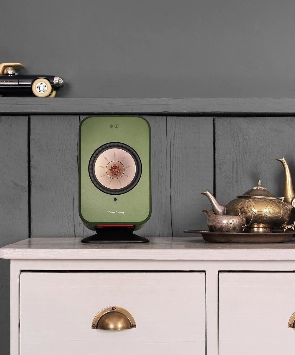 Стойки под акустику KEF P1 Desk Pad Silver