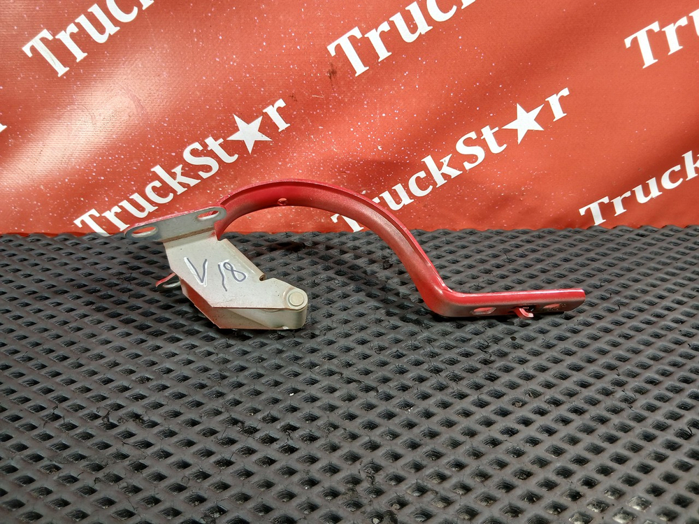 Петля крышки инструментального ящика