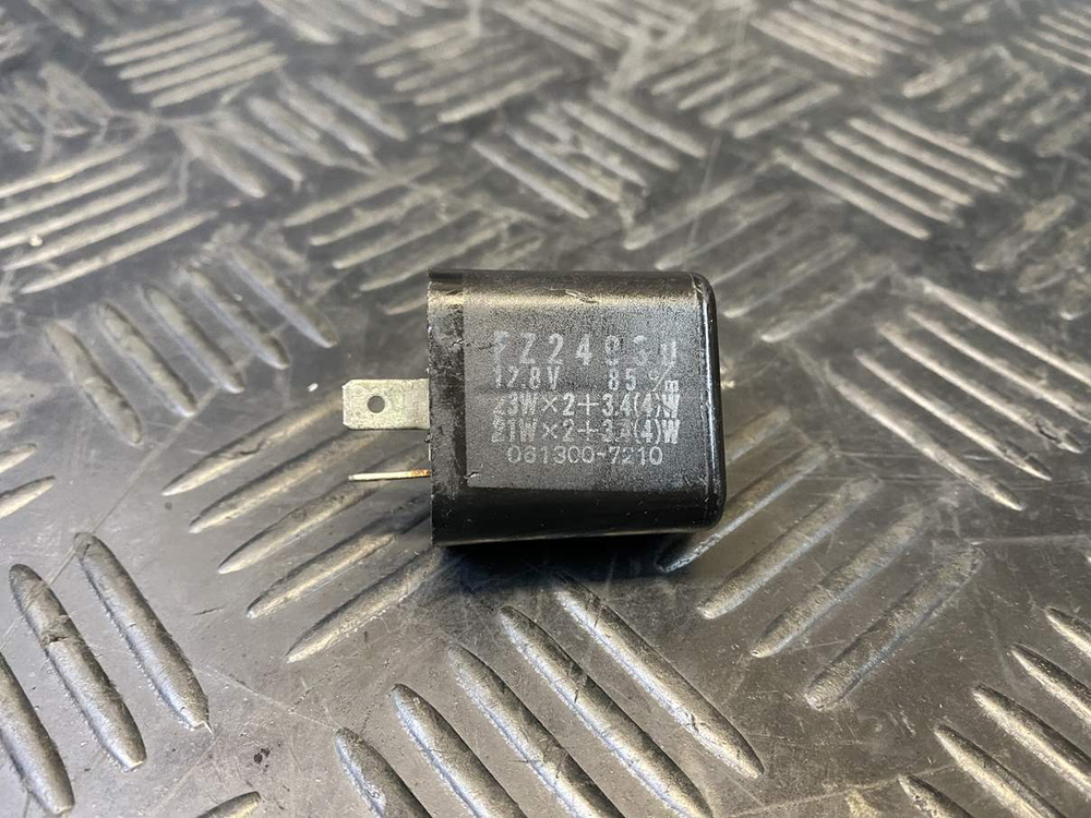 Реле поворотников Suzuki Intruder VS750 VR51A