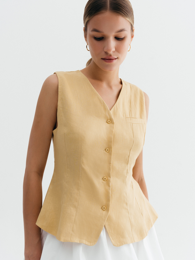 Жилет приталенный