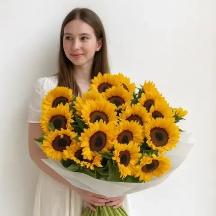 Букет из 19 подсолнухов «Sunshine Symphony»