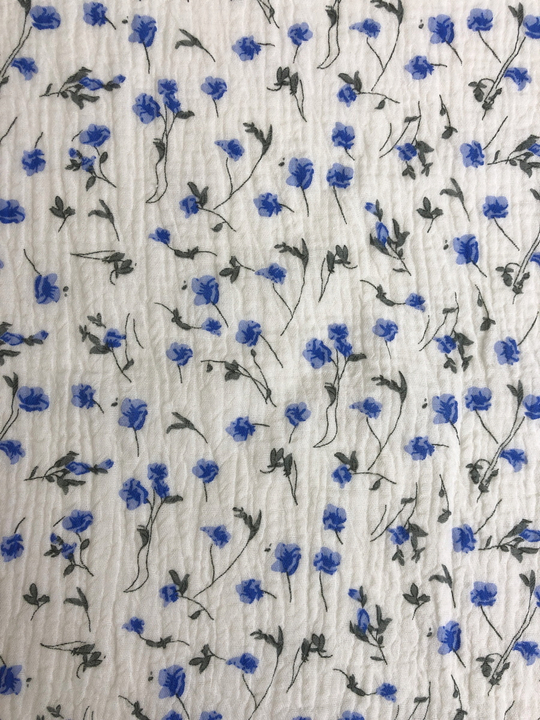 Муслин принт цветы голубые на молочном D92
