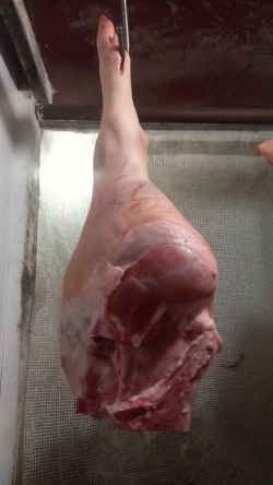 Задняя часть свиной полутуши охлажденная