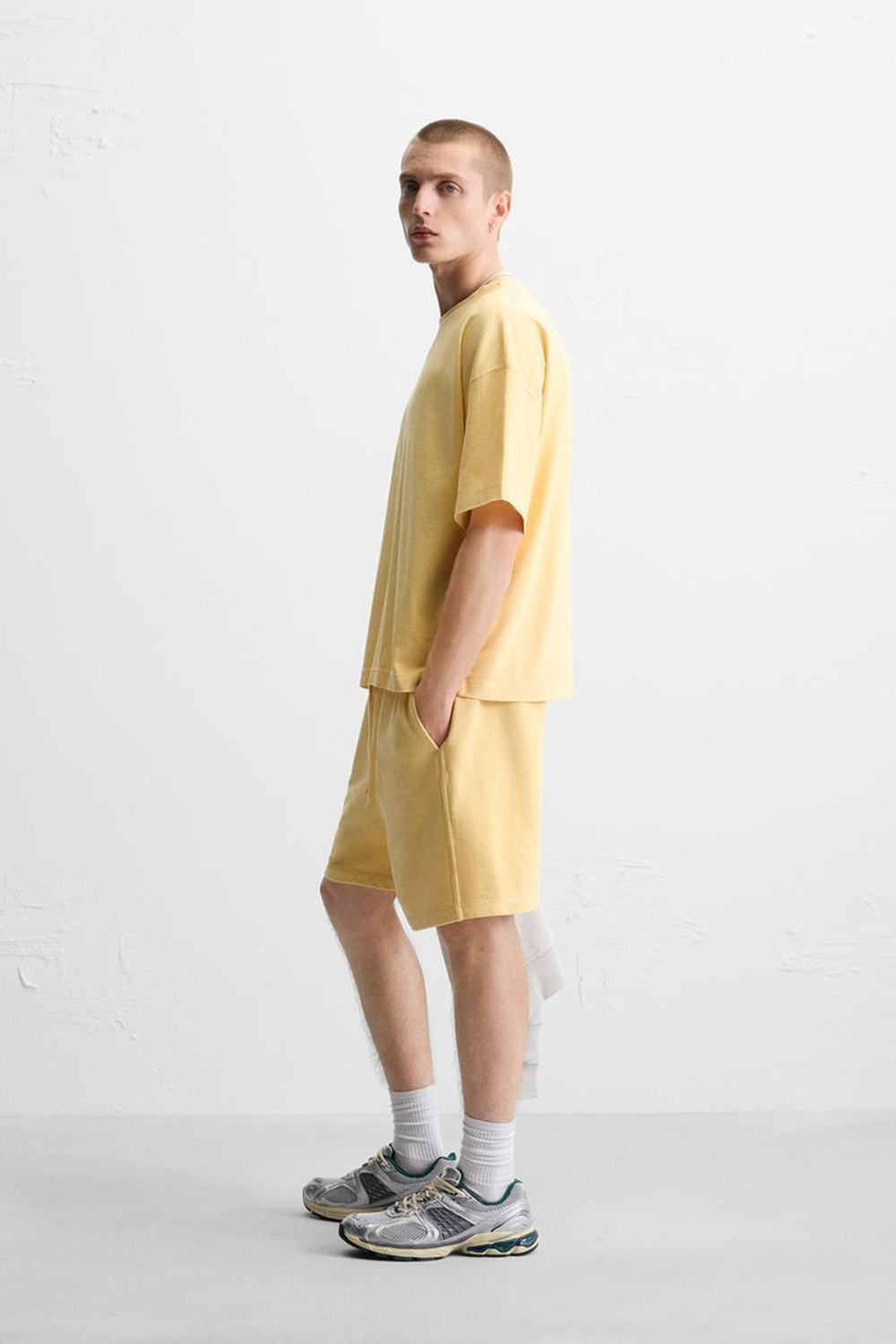 ZARA ШОРТЫ-ДЖОГГЕРЫ СВОБОДНОГО КРОЯ С ЭФФЕКТОМ ПОТЕРТОСТИ, МЯГКИЙ ЖЕЛТЫЙ