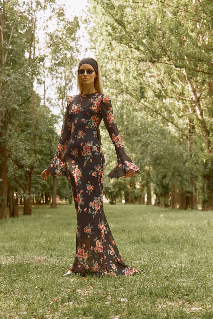 Платье со шлейфом рукав волан