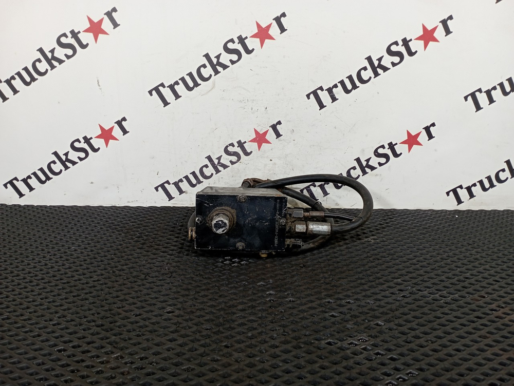 Насос подъёма кабины