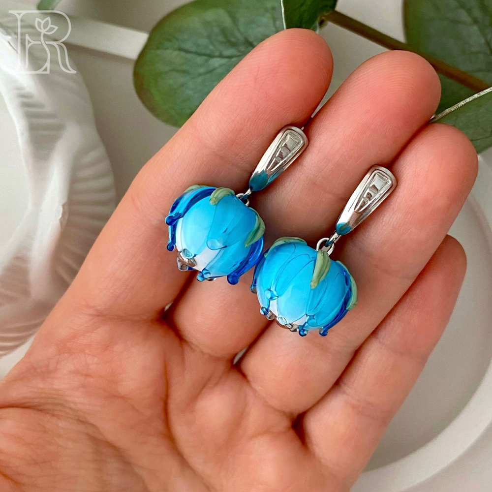 LEFIREL' Серьги серебряные женские "Нимфея" с цветами из муранского стекла / ювелирные украшения из родированного серебра 925