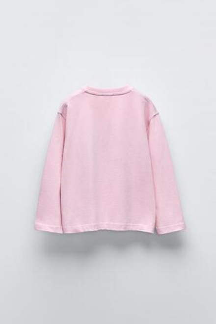 ZARA ЛОНГСЛИВ С ПРИНТОМ «ГРАФФИТИ», РОЗОВЫЙ