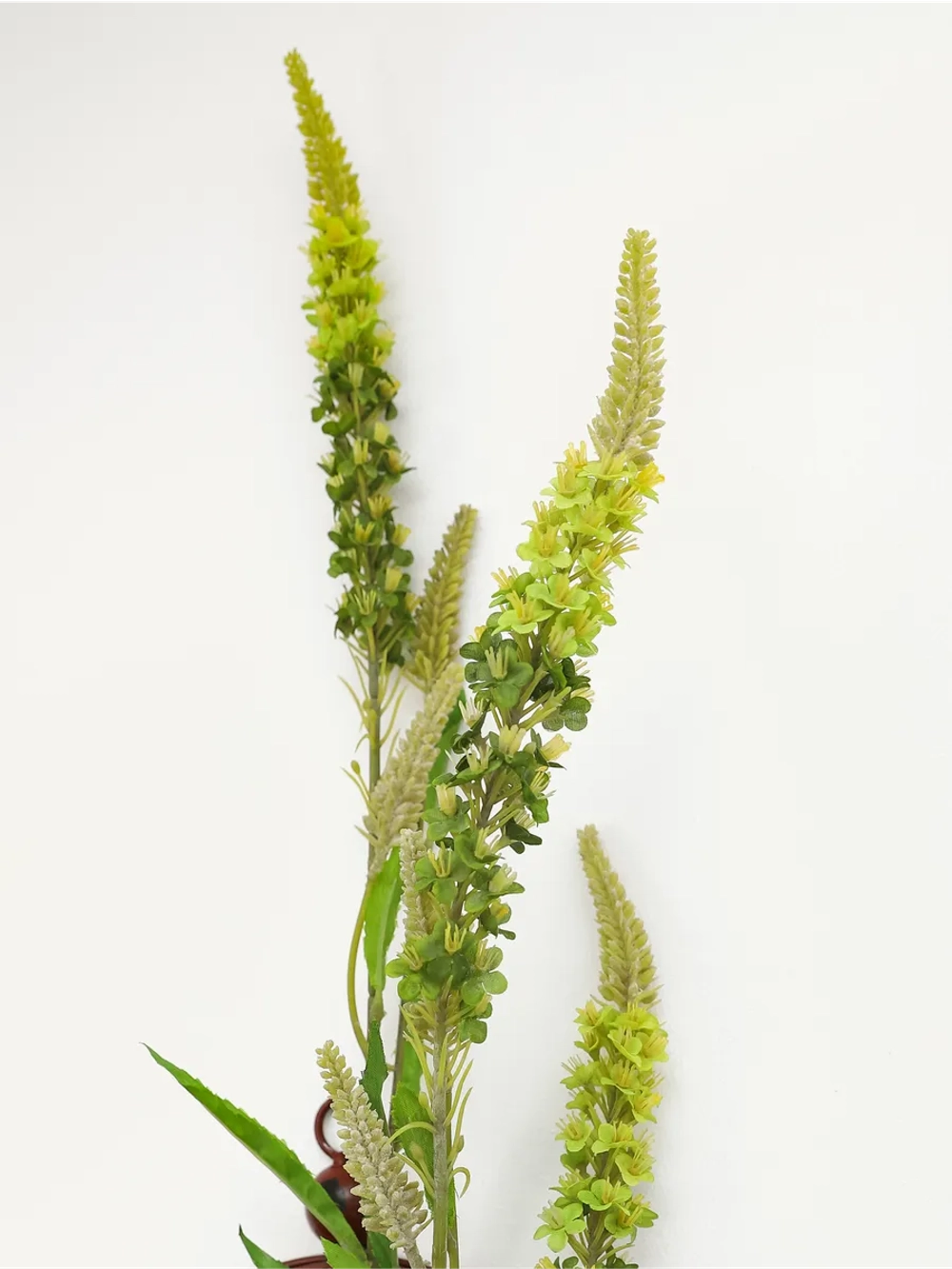 Композиция настенная с цветами в металлической клетке